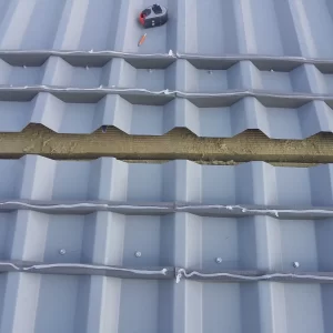 Panel aislante multipanel para cubiertas y muros